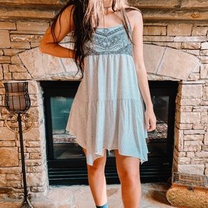 AMERICAN EAGLE LAYERD BOHO GREY & WHITE DRESS